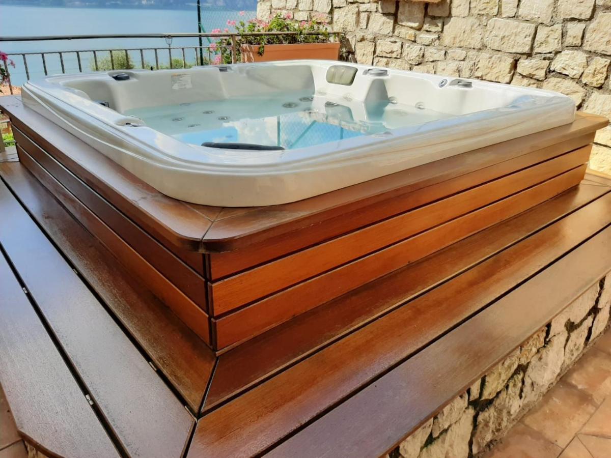 Bmp Apartment Deluxe 1 Jacuzzi Riscaldata Privata Vista Lago Di Garda Бренцоне-суль-Гарда Екстер'єр фото