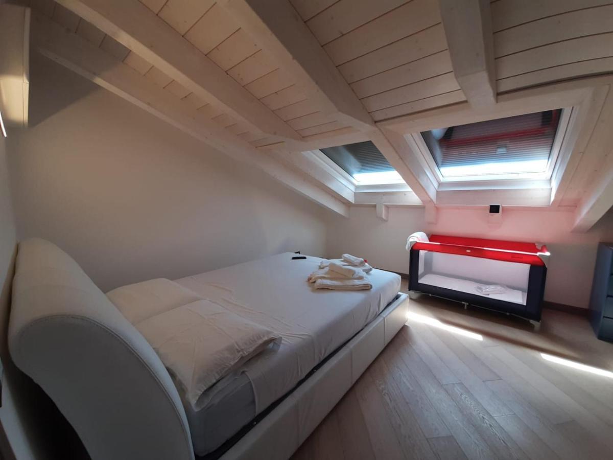 Bmp Apartment Deluxe 1 Jacuzzi Riscaldata Privata Vista Lago Di Garda Бренцоне-суль-Гарда Екстер'єр фото
