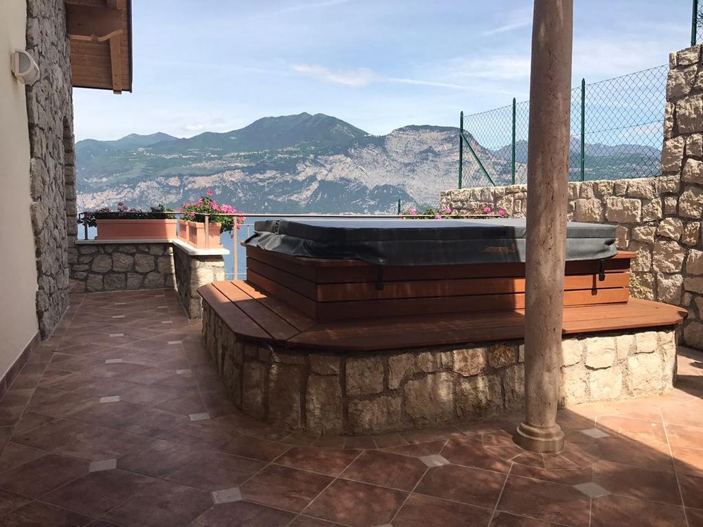 Bmp Apartment Deluxe 1 Jacuzzi Riscaldata Privata Vista Lago Di Garda Бренцоне-суль-Гарда Екстер'єр фото